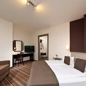 3* Hotel Leonardo Airport